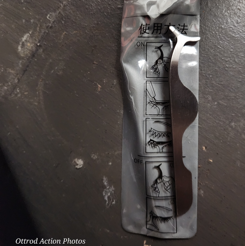 False Eyelash Installation Assist Tool